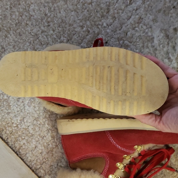 Red fleece lined boots - Picture 3 of 4
